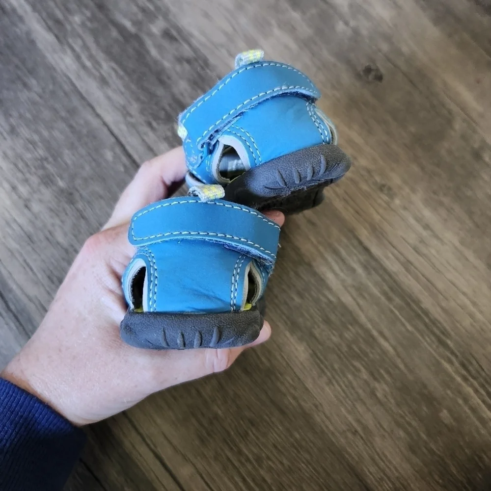 🌸 Child Of Mine Carter's Size 4 Sandals